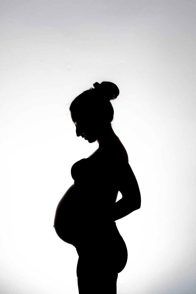 Retrato de una madre embarazada hecha por el fotógrafo de retratos