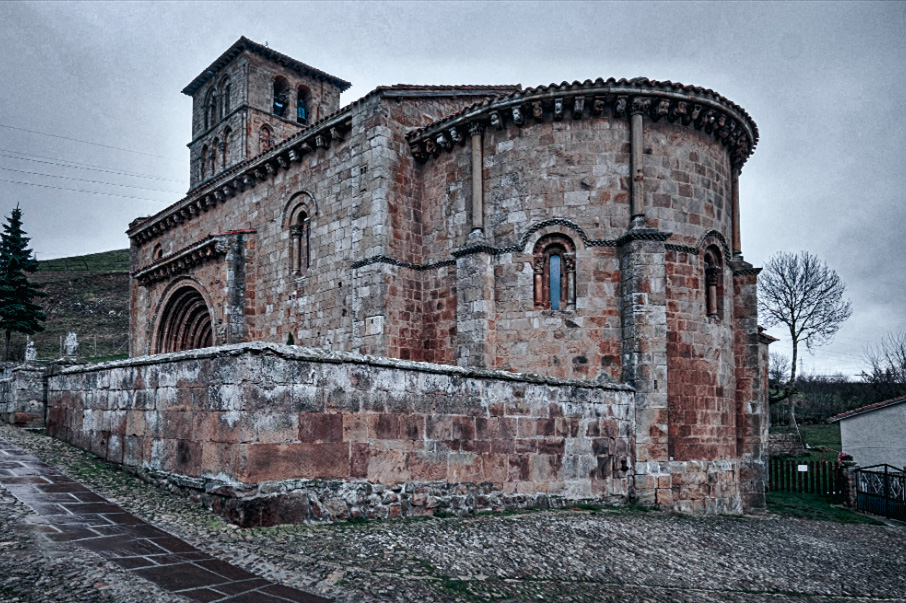 Iglesia de San Pedro de Cervatos
